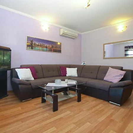 Apartman Fuer 6 Personen Ca 75 Qm In Pula, Istrien Istrische Riviera *